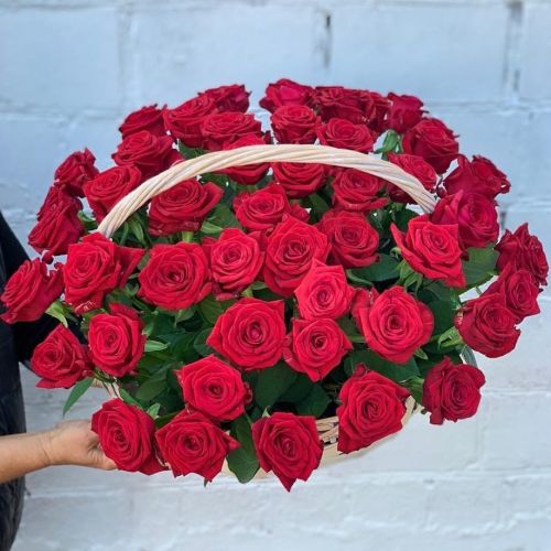 Корзина 51 красная роза - купить с доставкой в интернет-магазине | Флорист Экспресс по Энергетику